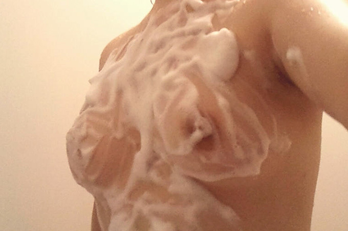 ソープごっこしたい…泡と裸のエロ画像
